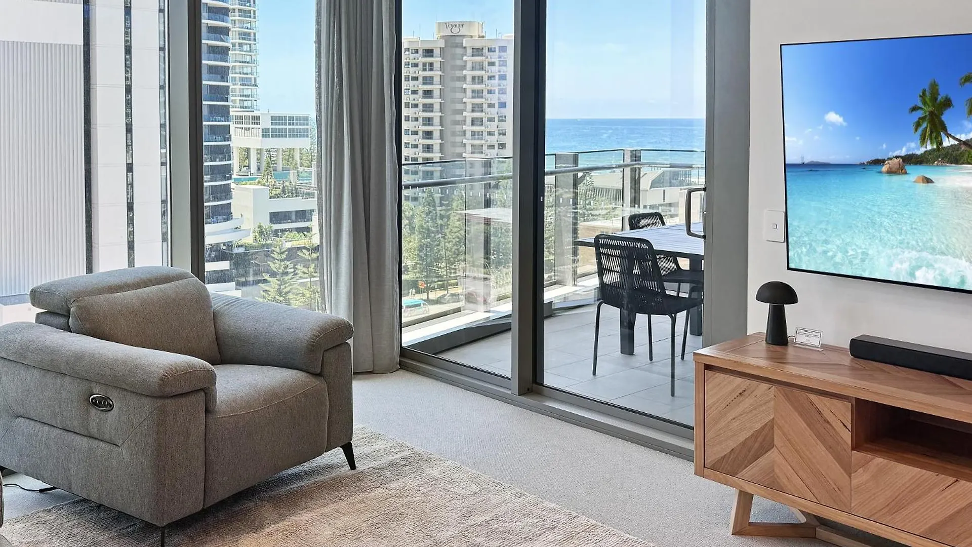 Signature Ocean Views 9Th Floor 2 Bed 2 Bath Free Parking Gold Coast