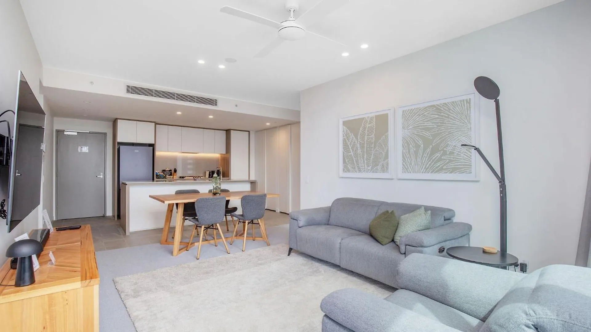 Signature Ocean Views 9Th Floor 2 Bed 2 Bath Free Parking Gold Coast Apartman
